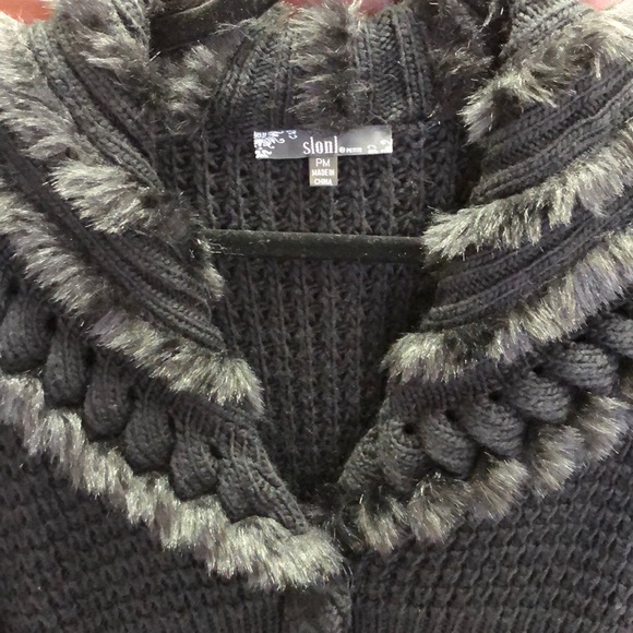 Beautiful Slonl black sweater with faux fur detail - Picture 4 of 5